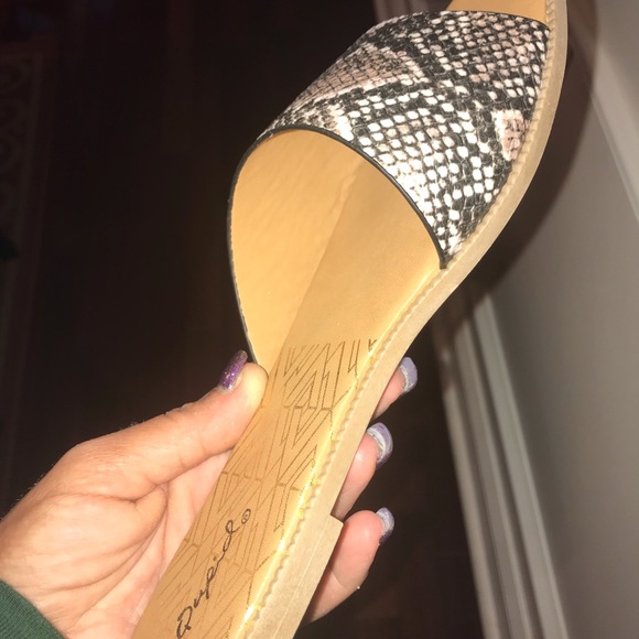 .  BNIB  Beige/ brown Women’s sandals - Picture 3 of 3